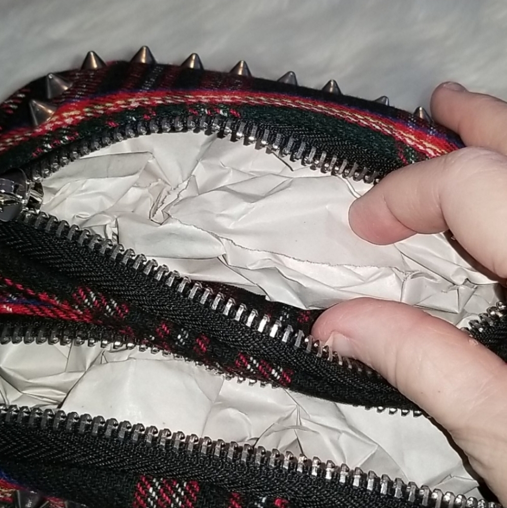 👜🐻CURRENT MOOD😺👜 Max Volume Fanny Pack Crossbody last one in stock - Picture 16 of 17